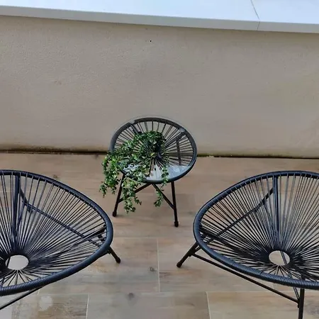 Apartment Palmdale - Neuf Avec Balcon Unchair